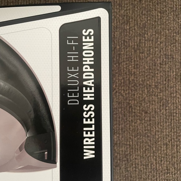 NEW Sharper Image SBT665 Deluxe Hi-Fi Wireless Bluetooth Headphones - Picture 2 of 5